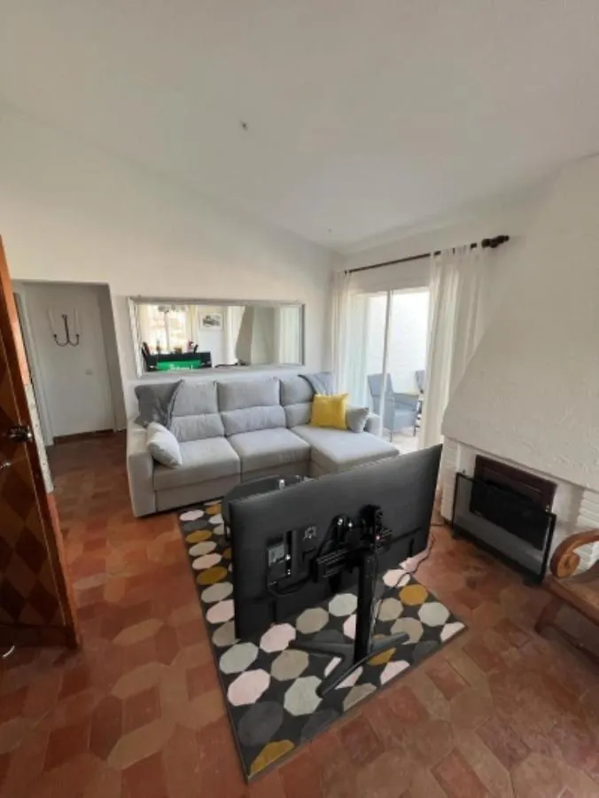 בית נופש פואנגירולה Villa Torreblanca